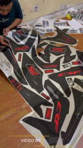Decal stiker CRF 150L motif hitam metalik