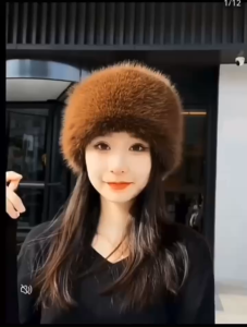 Mũ Lông Trụ Hot Trend Mùa Đông Năm Nay Dành Cho Chị Em Giữ Ấm Phối Đồ Mùa Đông Với Chất Liệu Ấm Áp Cùng Nhiều Màu Sắc