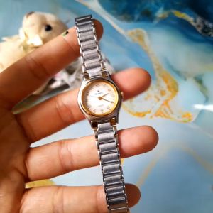 Đồng hồ nữ BUREN dây thép không gỉ second hand si nhật- đã qua sử dụng