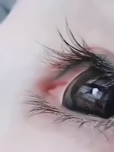 Serum penumbuh bulu mata dan alis intensif mendorong pertumbuhan dan penebalan bulu mata dan alis yang cepat dalam 7 hari.