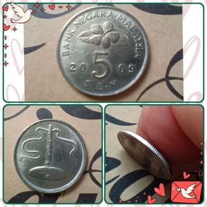 100% authentic Malaysia 2009 5 cent old good condition #0238 *Actual photo taken not from library photo Country: Malaysia Period: Federation of Malaysia 1967 - 2024 Coin type: Circulation coins Denomination: 5 sen Year: 2009 Edge type: Reeded