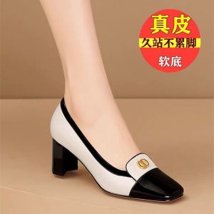 รองเท้าส้นหนาหัวเหลี่ยมแบบสวมสำหรับผู้หญิง พื้นยาง ทรงหัวเหลี่ยม ส้นสูงปานกลาง ทรงหัวเหลี่ยม ทรงหัวเหลี่ยม รองเท้าส้นแบน