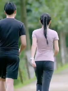 กระเป๋าคาดเอวที่สามารถเป็นกระเป๋าเก็บของขณะออกกำลังกายได้