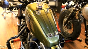 ที่วางชั้นวางกระเป๋าสัมภาระถังเชื้อเพลิงรถมอเตอร์ไซค์ที่ยึดเครื่องขนสัมภาระสไตล์วินเทจอเนกประสงค์