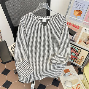 เสื้อยืดคอกว้างแขนยาวทรงหลวมสำหรับผู้ชาย ทรงหลวมสบายๆ ฤดูใบไม้ผลิและฤดูใบไม้ร่วง ทรงหลวมสบายๆ ระดับไฮเอนด์ เสื้อยืดคอกลม