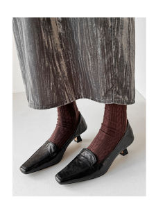 รองเท้าส้นสูงหนังแกะทรงเหลี่ยมสำหรับผู้หญิง Kmeizu รองเท้าส้นเตี้ยแบบสวมสบายสไตล์ฝรั่งเศส รองเท้าทำงาน สีพื้น