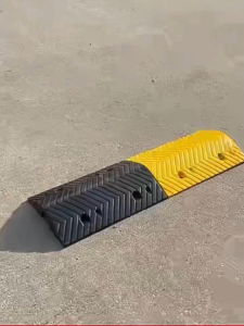 Outdoor Cable Pipe Protector Cover Rubber Speed Hump Heavy Bonggol Laju Cable Crossing Road Cover Yellow Black