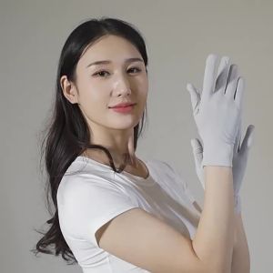 1Pair Lightweight Sun UV Gloves Summer Driving Outdoor Use Ice Silk Thin Fabric Open Finger Touch Screen Anti-Slip Cool Comfort
