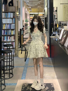 French Style V-neck Floral Dress Womens Summer 2024 New Arrival Fancy Temperament Waist-Controlled Slimming Petite Short Dress