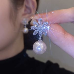 Silver Daisy Pearl Earrings S925 Silver Needle Fashion Versatile Ear Jewelry Simple Exaggerated Flower Zircon Womens Earrings
