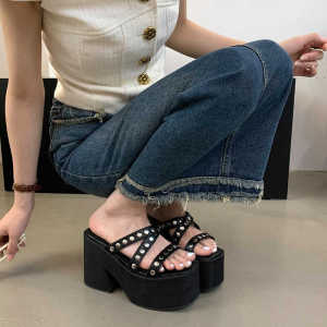 Small Thick Sole Height Increasing Outdoor Sandals 11cm Super High Heel Wedge Sandals Female Rivet Summer New Slippers