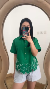 SJM KEMEJA BORDIR BUNGA BAHAN KATUN POPLIN NATALAN MERAH HIJAU LENGAN PENDEK 8746