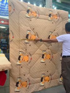 ผ้านวม ผ้าห่ม ขนาด6ฟุต ผลิตจากใยสังเคราะห์แท้ 100% น้ำหนักเบาซักง่าย แห้งไว ซักเครื่องได้