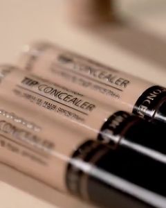 the SAEM Concealer Cover Perfection Tip SPF28/PA++ Anti-Cakey Moisturize Concealer
