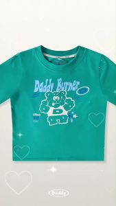 DADDY Burner Baby Tee เสื้อ baby tee สกรีนลาย character น้องหมีสูงสุด สีเขียว