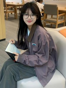 เสื้อแจ็คเก็ตเบสบอลสีม่วงสไตล์ย้อนยุคสำหรับผู้หญิง เสื้อแจ็คเก็ตแบบมีฮู้ดแขนยาว ทรงหลวม ปกปิดไหล่ ดีไซน์ลำลอง สไตล์ฤดูใบไม้ร่วง