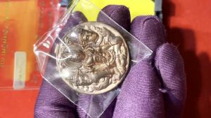 เนื้อนวะโลหะ รุ่นโคตรเศรษฐีทรัพย์ราชันย์ ท่านพ่อจตุคาม 100% เหรียญขนาด 3.2 ซม สวยสภาพ วัด