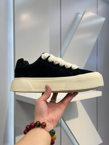 Thick-soled suede sneakers 2026 new style solid color low-top mens versatile casual shoes.