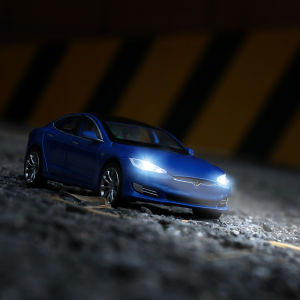 1/32 Tesla Model S Alloy Car Model Artificial Metal Car Sports Car Warrior Sound and Light Toy Car