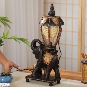 โคมไฟแกะสลัก ของตกแต่งร้านนวดไทย โคมไฟไม้ตั้งโต๊ะ โคมไฟช้างยืนบนฐานโคมไฟประดับ ไฟส่องสว่างรูปทรงช้าง สีโอ๊ค