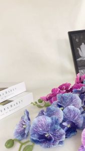 ANGGREK OMBAK / CATTLEYA ARTIFICIAL FLOWER / BUNGA ANGGREK BULAN 3D / BUNGA ANGGREK SUTRA 9 KUNTUM / ARTIFICIAL ORCHID FLOWER / PROPERTI DEKORASI / BUNGA ANGGREK RENDA ARTIFICIAL T96CM PREMIUM