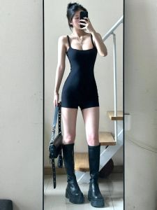 ชุดโยคะลำลองสีดำสำหรับผู้หญิง ชุดกีฬาสไตล์อเมริกัน ชุดเดรสแขนกุด กระโปรงสั้น แฟชั่นฤดูร้อน 2025 ใหม่ล่าสุด