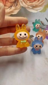 โมเดลใส น้องบู้ ขนาด 40x50mm เรซิ่นเรืองแสง อุปกรณ์เสริมงานฝีมือ งาน DIY ใช้สำหรับ ตั้งโชว์ เจาะรูทำพวงกุญแจ