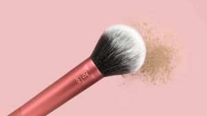 [PRE ORDER] Real Techniques Premium Ultra Plush Makeup Brush for Blush & Bronzer - Elegant Single Item