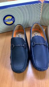 C200 รองเท้าโลฟเฟอร์ แฟชั่นผู้ชายแบบพื้นเตี้ย ตกแต่งอะไหล่่