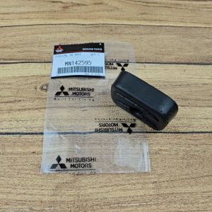 Karet Tahanan Bumper Bak Belakang Mitsubishi Triton Lama 2014 Kebawah MN142595