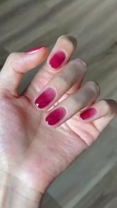 Sơn Gel Tự Làm Hoàn Thiện Màu Sắc Hoàn Hảo 8ml Màu Đỏ Berry Trong Suốt Dạng Gel UV LED Dùng Tại Nhà Và Salon Không Cần Sơn Lót Hay Sơn Phủ