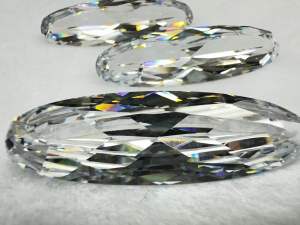 คิวบิกเซอร์โคเนีย CZ สีขาวทรงรียาว