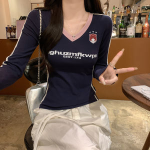 เสื้อยืดแขนยาวทรงเข้ารูปสำหรับผู้หญิง คอวี ลายทาง แฟชั่นฤดูใบไม้ผลิและฤดูใบไม้ร่วง เสื้อชั้นในบาง เสื้อชั้นในสุดเซ็กซี่