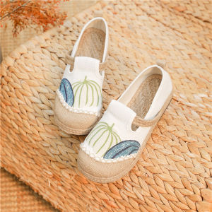 Beijing Ladies Flat Bottom Embroidered Canvas Fisherman Shoes: A Stylish & Comfortable Choice