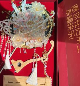 Handmade Chinese Wedding Fan Gift for Bridesmaid High-End Heavy-Duty Silk Or Bamboo Material DIY Wedding Decoration Item