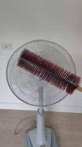 แปรงปัดฝุ่น พัดลม มู่ลี่ ช่องแอร์ มุ้งลวด ความยาว 45 cm จำนวน 1 แปรง Dust cleaning brush 45 cm (คละสี)