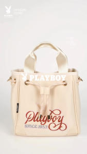 PLAYBOY รุ่น Rope Bucket Bagรหัส ST-BS254PB149 ดีไซน์ทรงถังปักลายโลโก้ แต่เชื่อกรูด มี2สี สี Warm Black และ Candle Cream