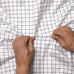 ผ้าคอตต้อน 100% ลายตาราง 1.6 ซม. หน้ากว้าง 65 นิ้ว ผ้าเมตร ผ้าหลา