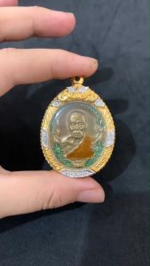 กรอบพระ 4.3 ซม. กรอบหลวงพ่อพัฒน์รุ่นเหรียญมังกรเพิ่มทรัพย์ 2 สร้อย สูง 1 ตัว กรอบพระ กรอบงานชูมีครอบคลุม เฉพาะกรอบพระ สูง 3.3 ซม. กว้าง 4.3 ซม