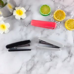 แม็กเย็บกระดาษ 10 คละสี เครื่องเย็บกระดาษ แม๊กเย็บกระดาษ WorkLife