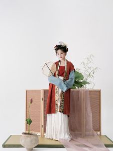 Song Dynasty Style Silk Tea Leaf Sleeveless Vest with Hundred Fold Skirt Womens Traditional Hanfu Summer Collection 2024