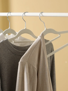 Set of non-slip flocked hangers without leaving marks Anti-deformation high quality hangers