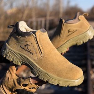 รองเท้าผู้ชายหัวเหล็กแบบสวม สีพื้นสไตล์วินเทจ พร้อมส่วนบนทำจากหนังวัวแยกชั้น และพื้นยางกันทะลุ เหมาะสำหรับการใช้งานที่ต้องการความทนทาน