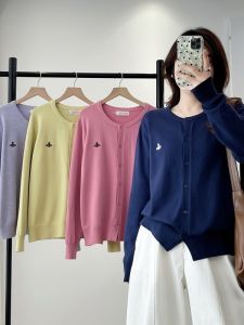 เสื้อคาร์ดิแกนถักหลวมคอตั้งลายปักสไตล์เกาหลีไซส์ใหญ่ สำหรับผู้หญิง ฤดูใบไม้ร่วง 2025 ผ้าโพลีเอสเตอร์ ปกติ แขนยาว ปกติ