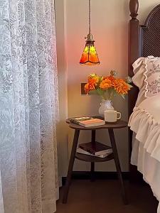 FWTDF | Bàn Đỡ Giường Nhỏ Phong Cách Retro Thân Thiện Với Môi Trường
