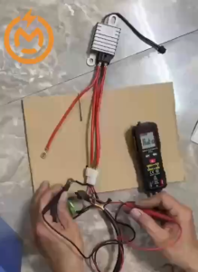 Cục đổi nguồn gang đúc chống nước 4 chân sử dụng cho mục đích hạ áp xe điện từ 48v-72v xuống 12v-10a chống nước