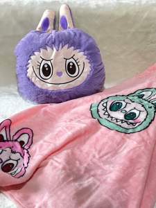 หมอนผ้าห่ม Labubu มาแล้วจ้า กระแสฮิตไม่มีตกเทรน เนื้อผ้านิ่ม งานน่ารักมากๆ รีบเลย!! H249