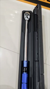 QBLADE Kunci Moment Torsi Torque Wrench Biru 3/8 10-60Nm 562 562A