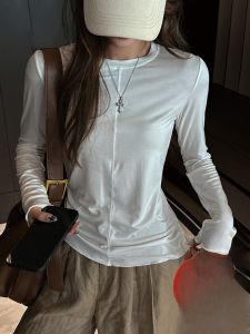 MiiOW | Áo thun cổ tròn ôm vừa vặn cho nữ MiiOW Cat Lady Áo sơ mi lót bên trong phong cách Hàn Quốc mùa thu đầu tiên