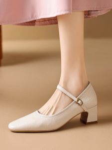 รองเท้าส้นสูงหนังแกะสีขาว ทรงหัวเหลี่ยม สำหรับผู้หญิง ฤดูใบไม้ผลิและฤดูใบไม้ร่วง สไตล์ฝรั่งเศส รองเท้าส้นหนาแบบกลวง รองเท้าแฟชั่น